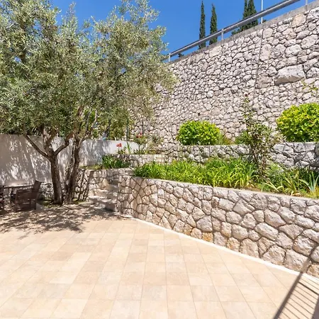 Apartment Divanovic *